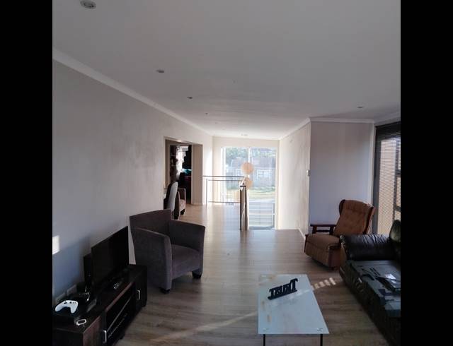3 BEDROOM FREEHOLD FOR SALE IN WINDSOR PARK